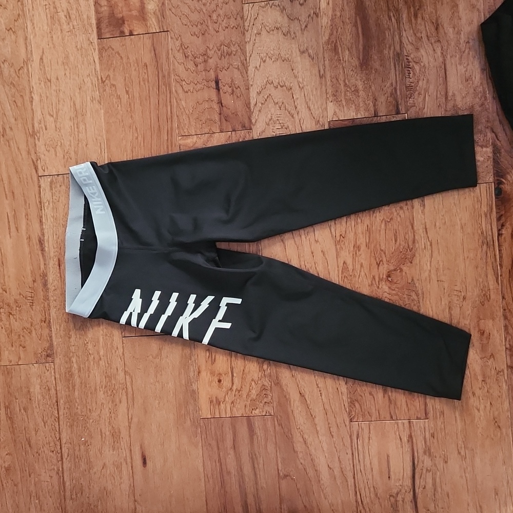 Small nike pro capris